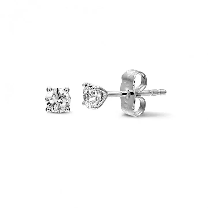0.60 quilates pendientes diamantes clásicos en platino con cuatro garras 