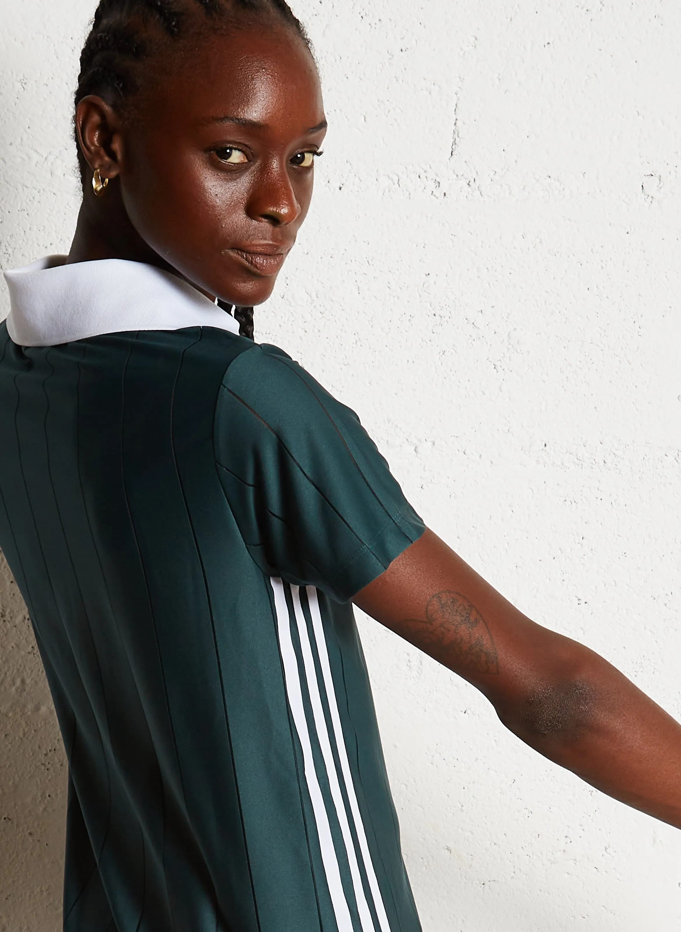 ADIDAS Vestido corto de rayas en verde