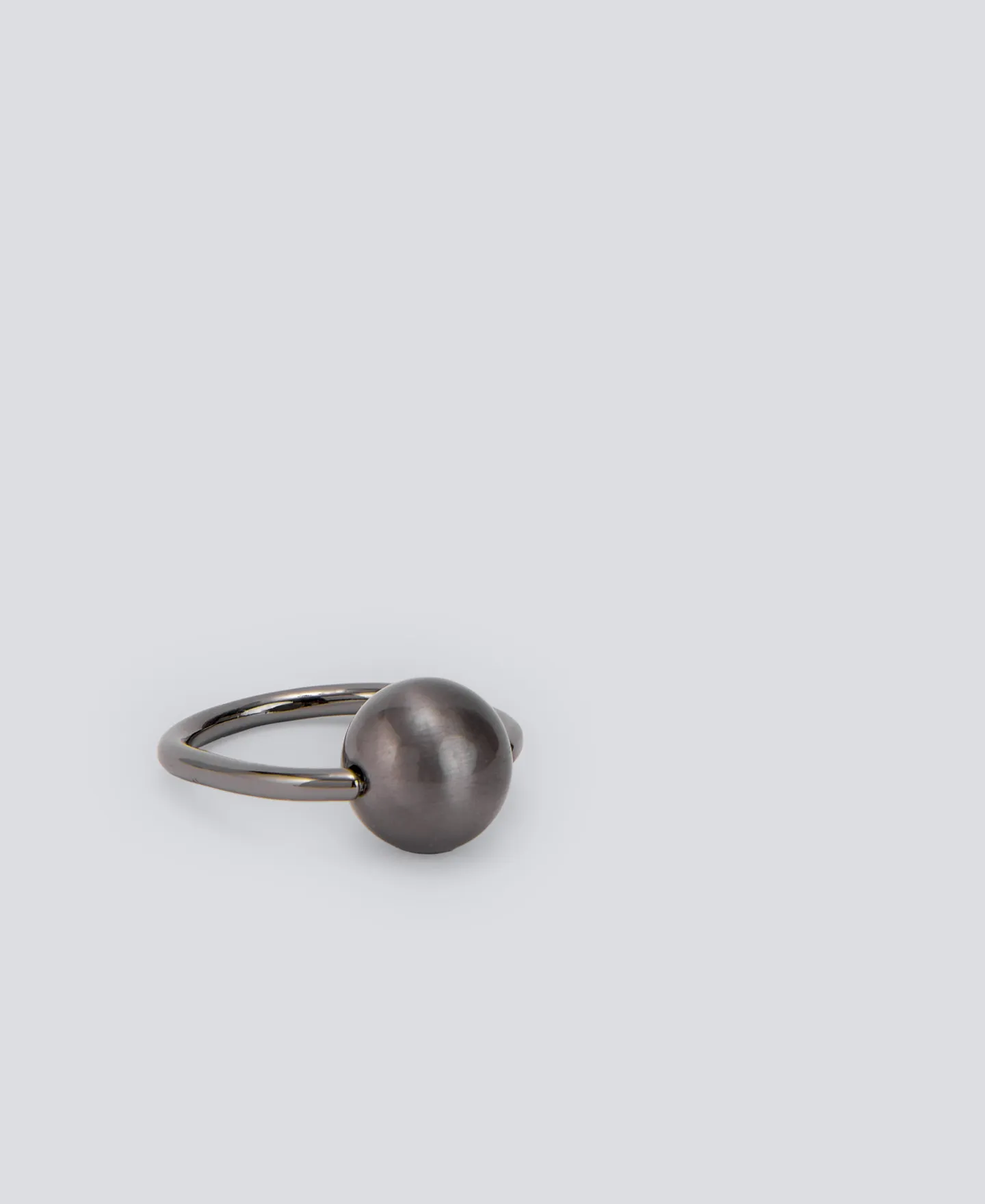 Anillo metálico con esfera móvil mujer