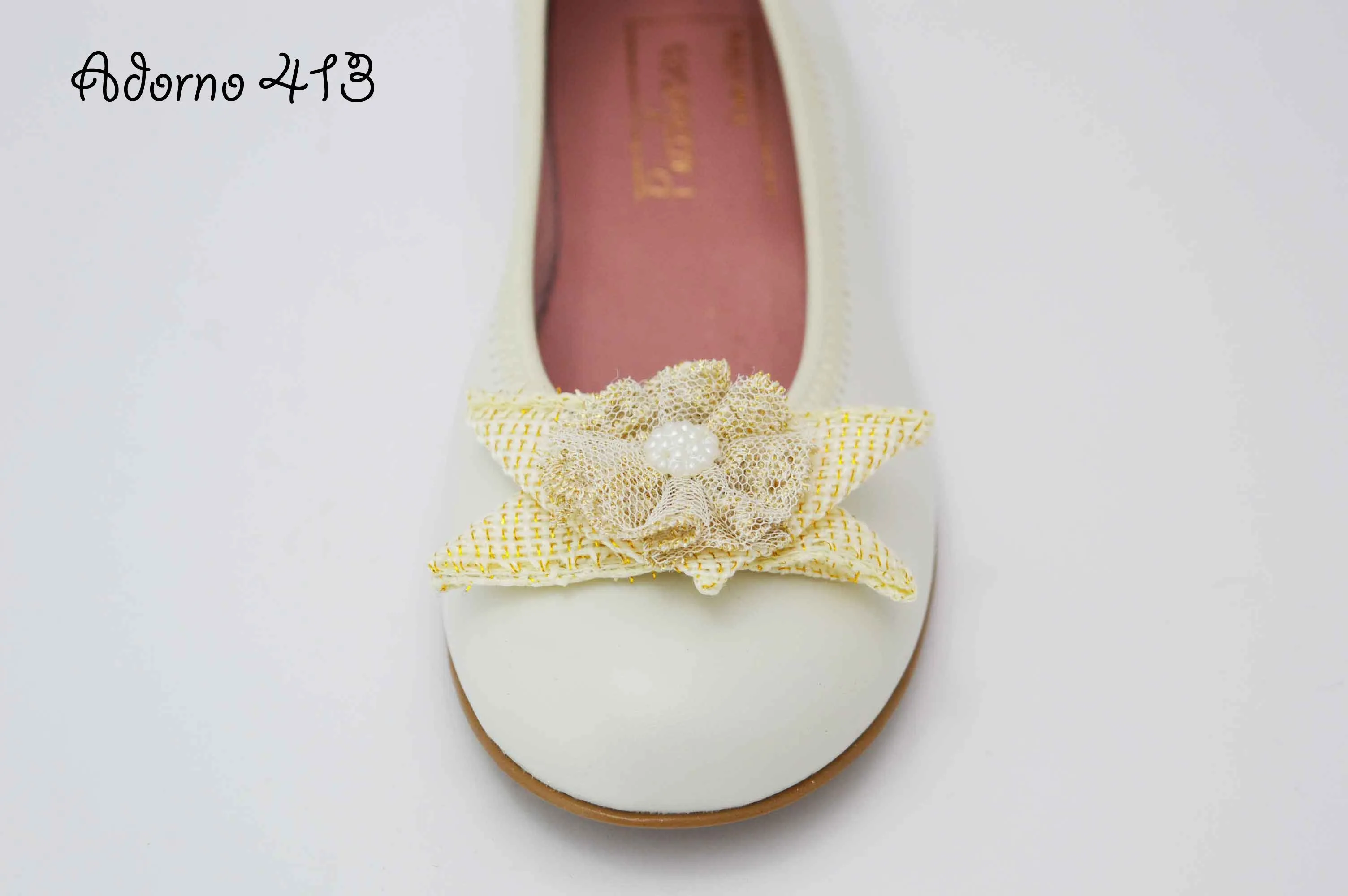 Bailarinas beige con adornos flor de tela