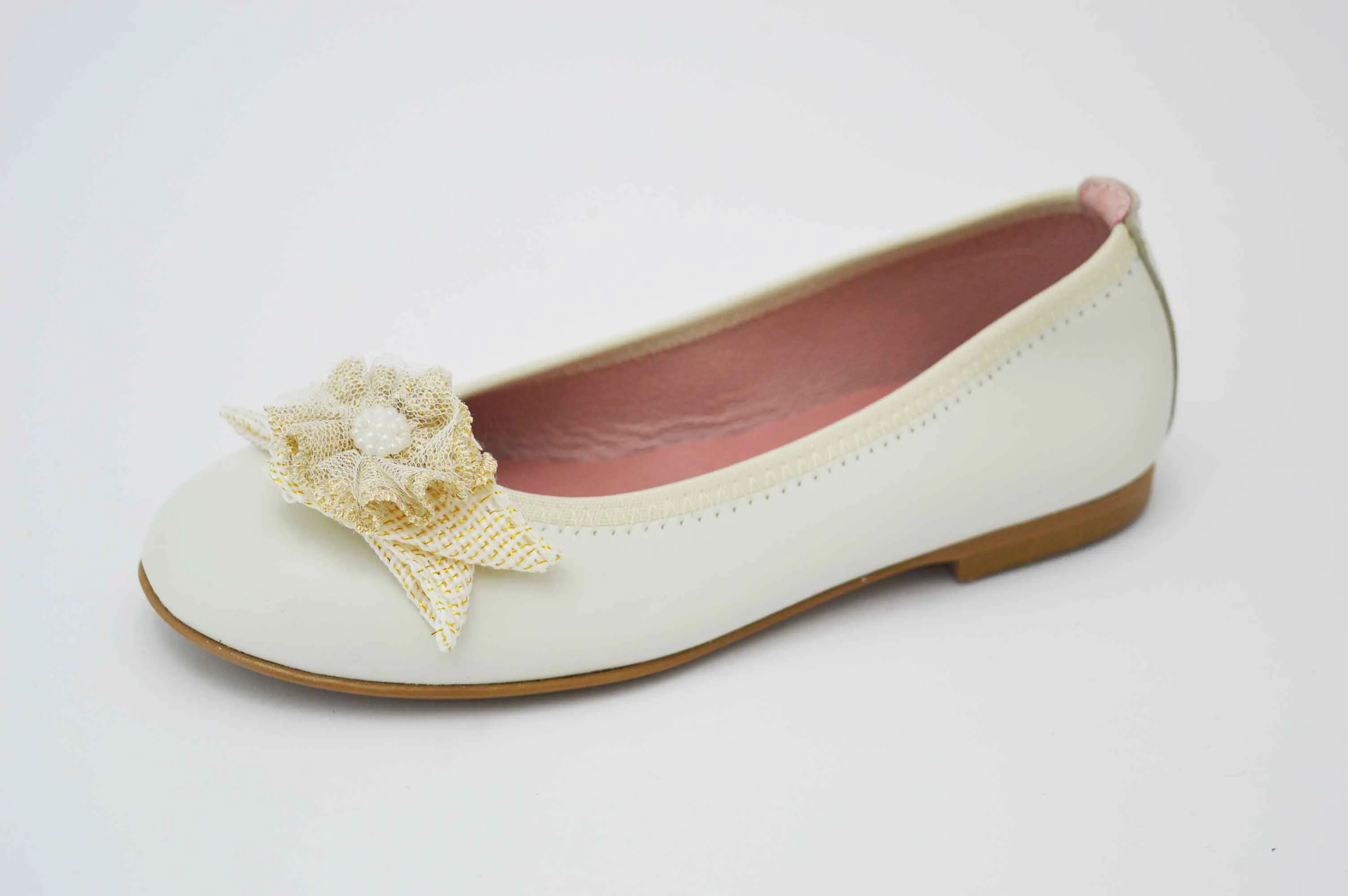 Bailarinas beige con adornos flor de tela