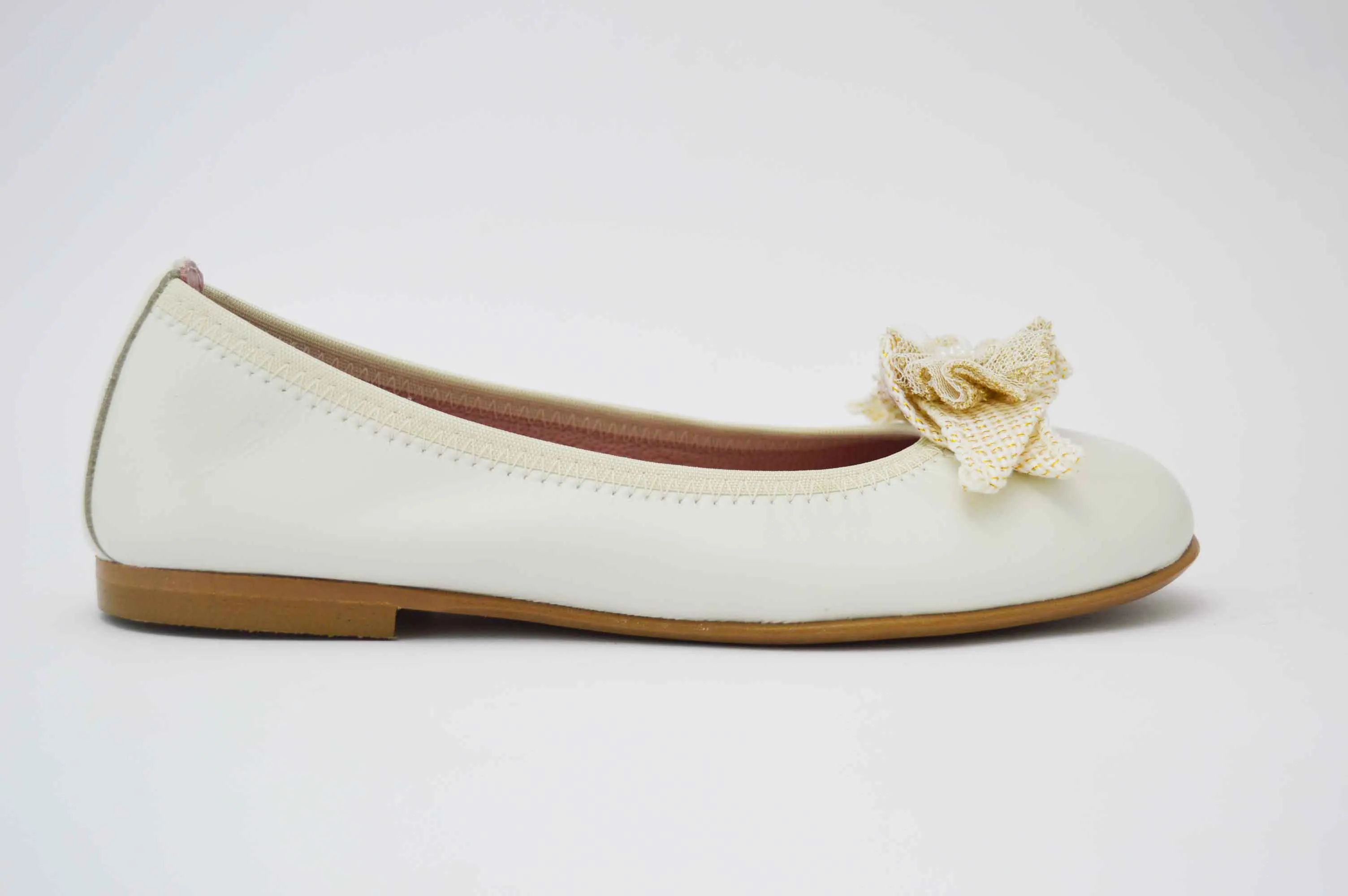Bailarinas beige con adornos flor de tela