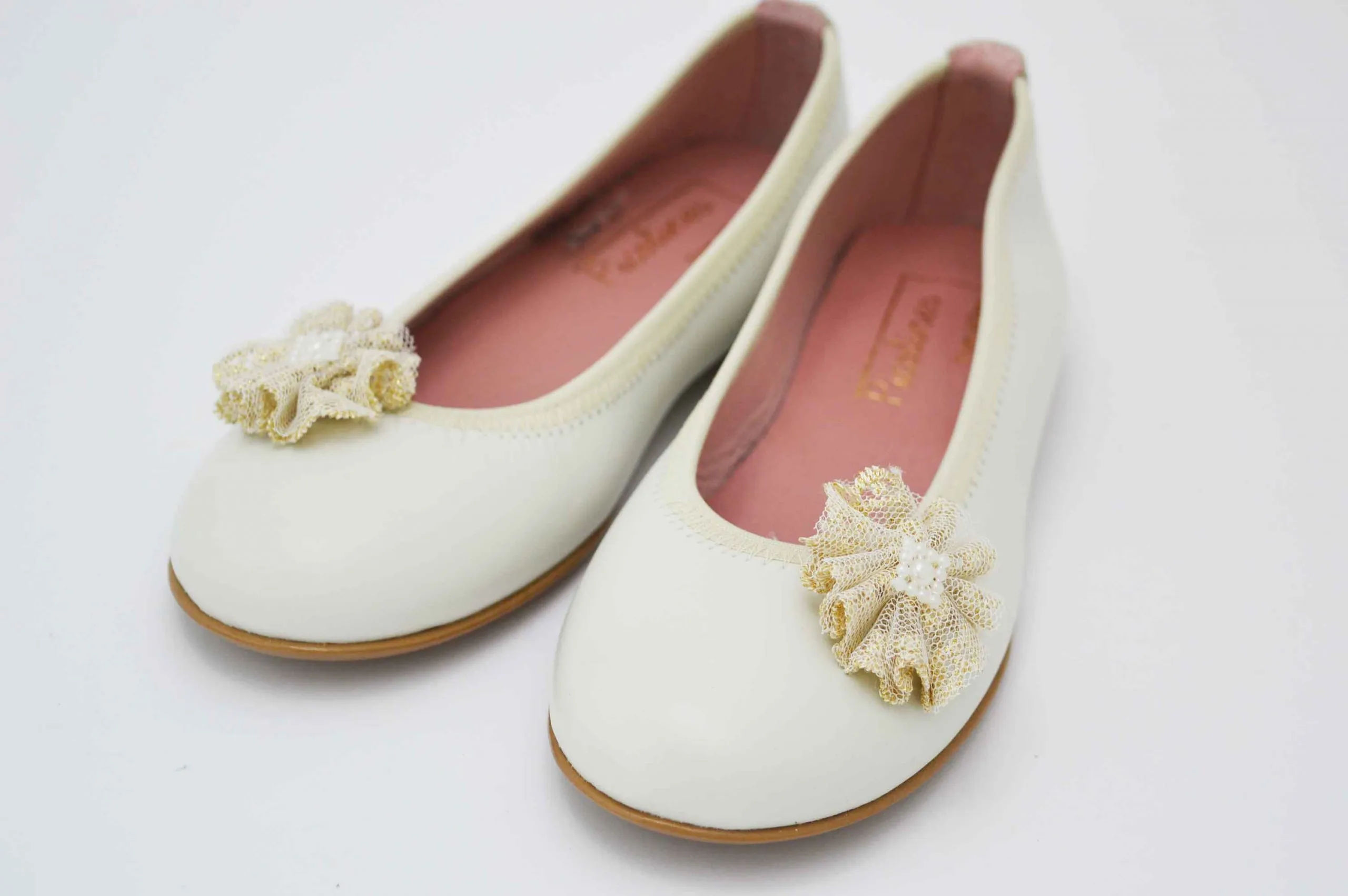 Bailarinas beige con adornos flor de tela