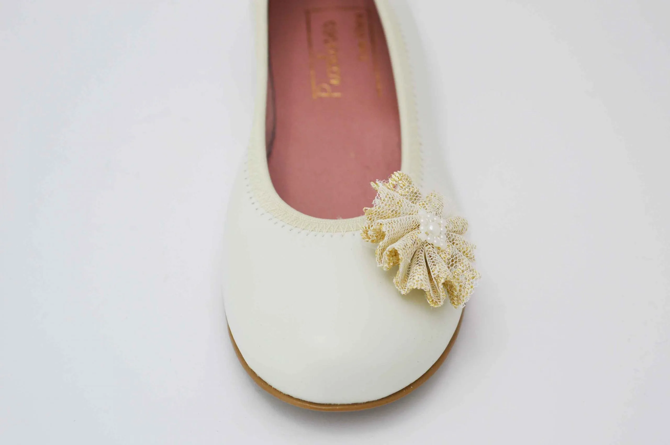 Bailarinas beige con adornos flor de tela