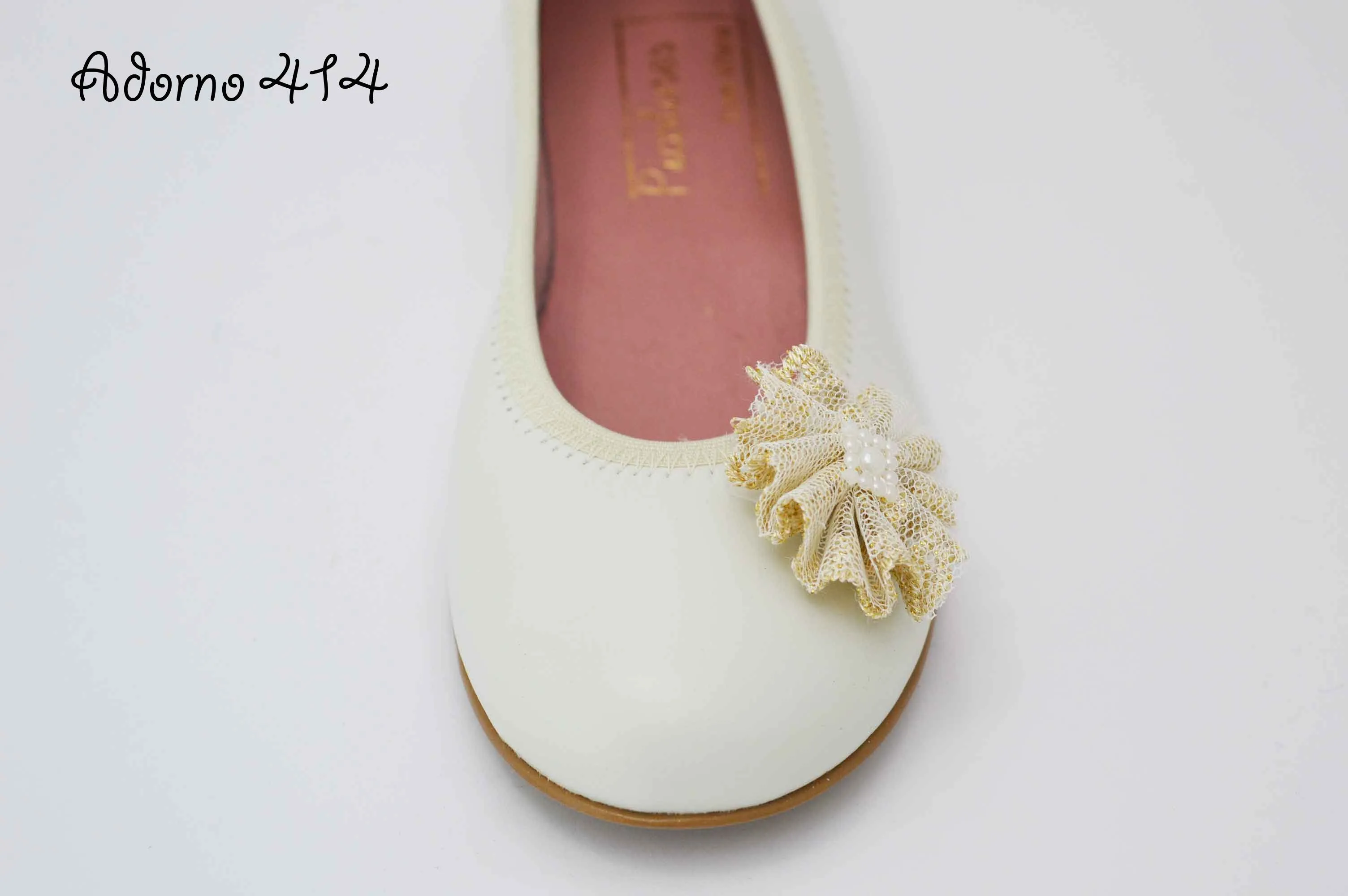 Bailarinas beige con adornos flor de tela