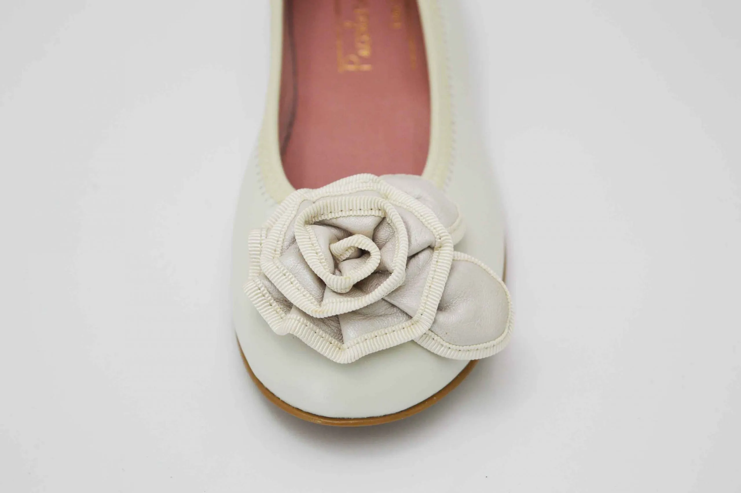 Bailarinas beige con adornos flor