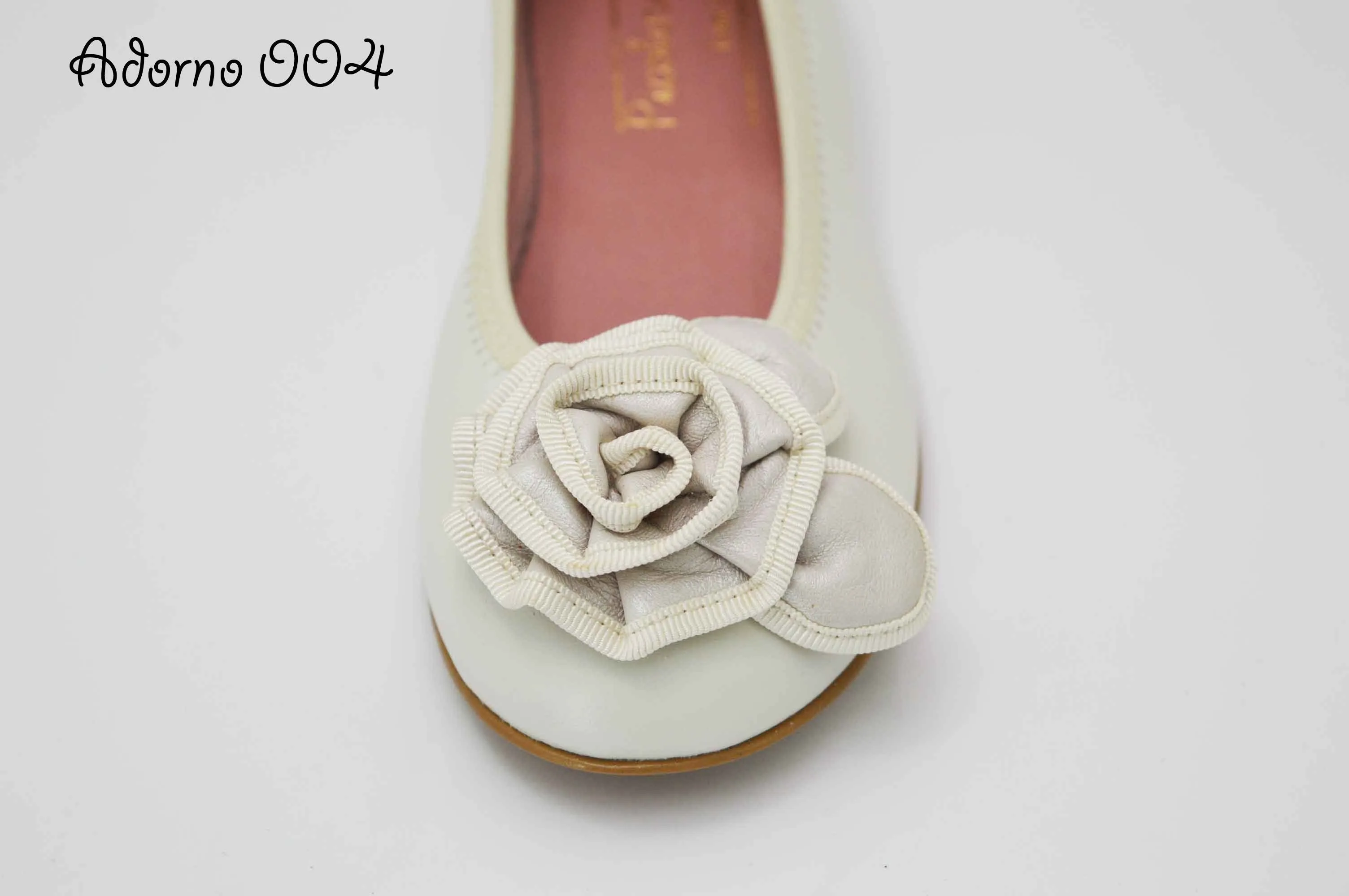 Bailarinas beige con adornos flor