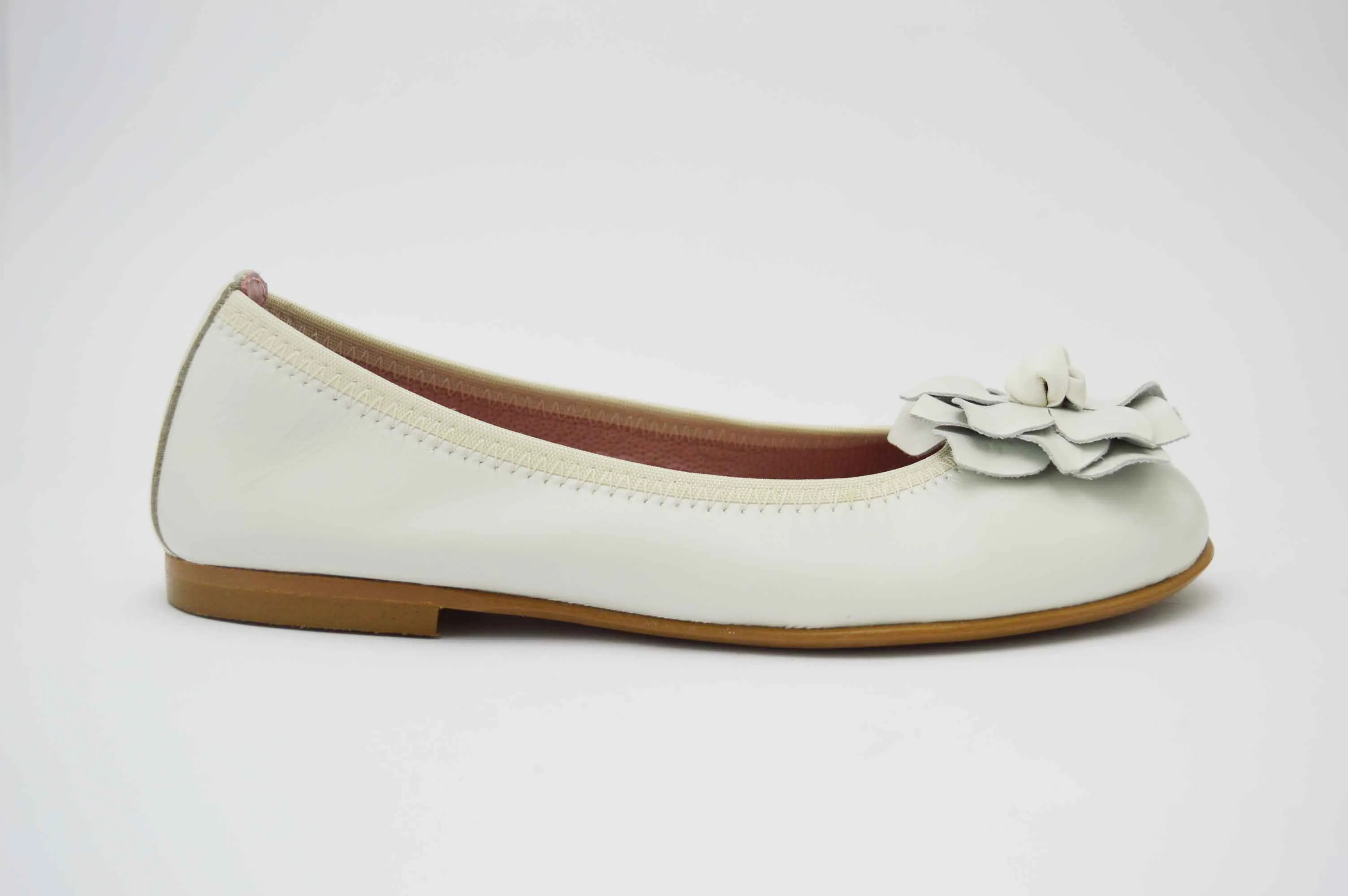 Bailarinas beige con adornos flor