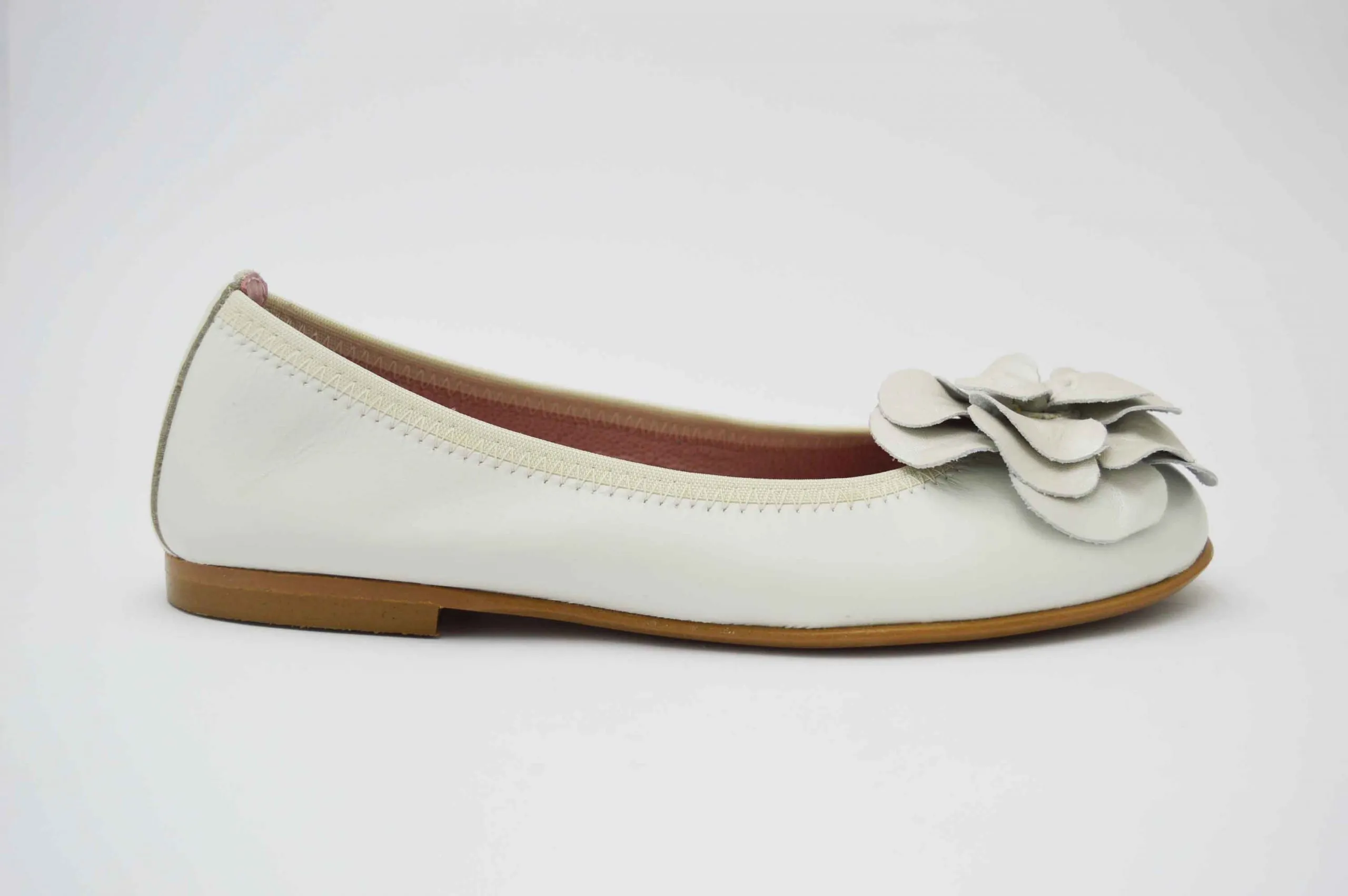 Bailarinas beige con adornos flor