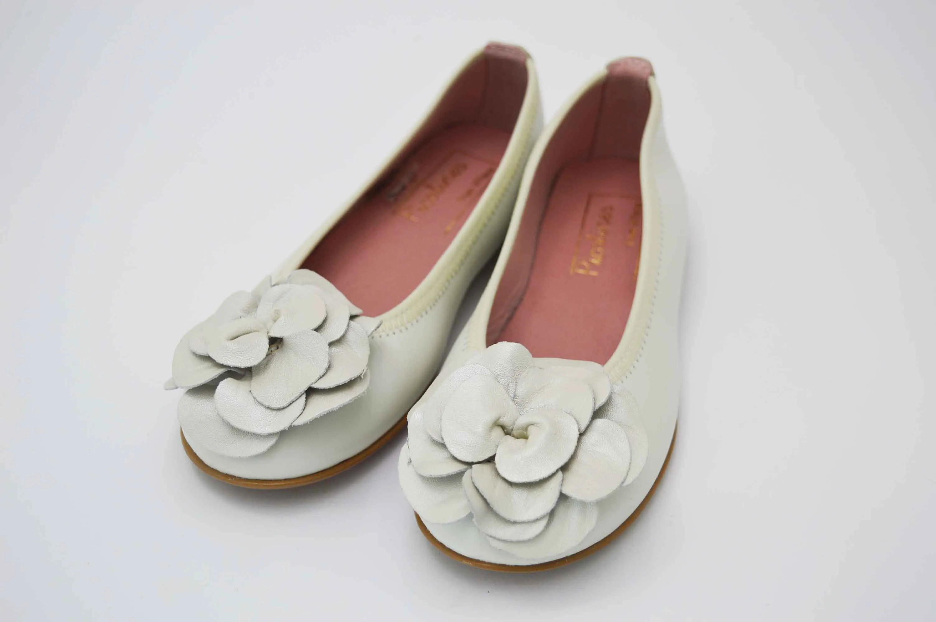 Bailarinas beige con adornos flor