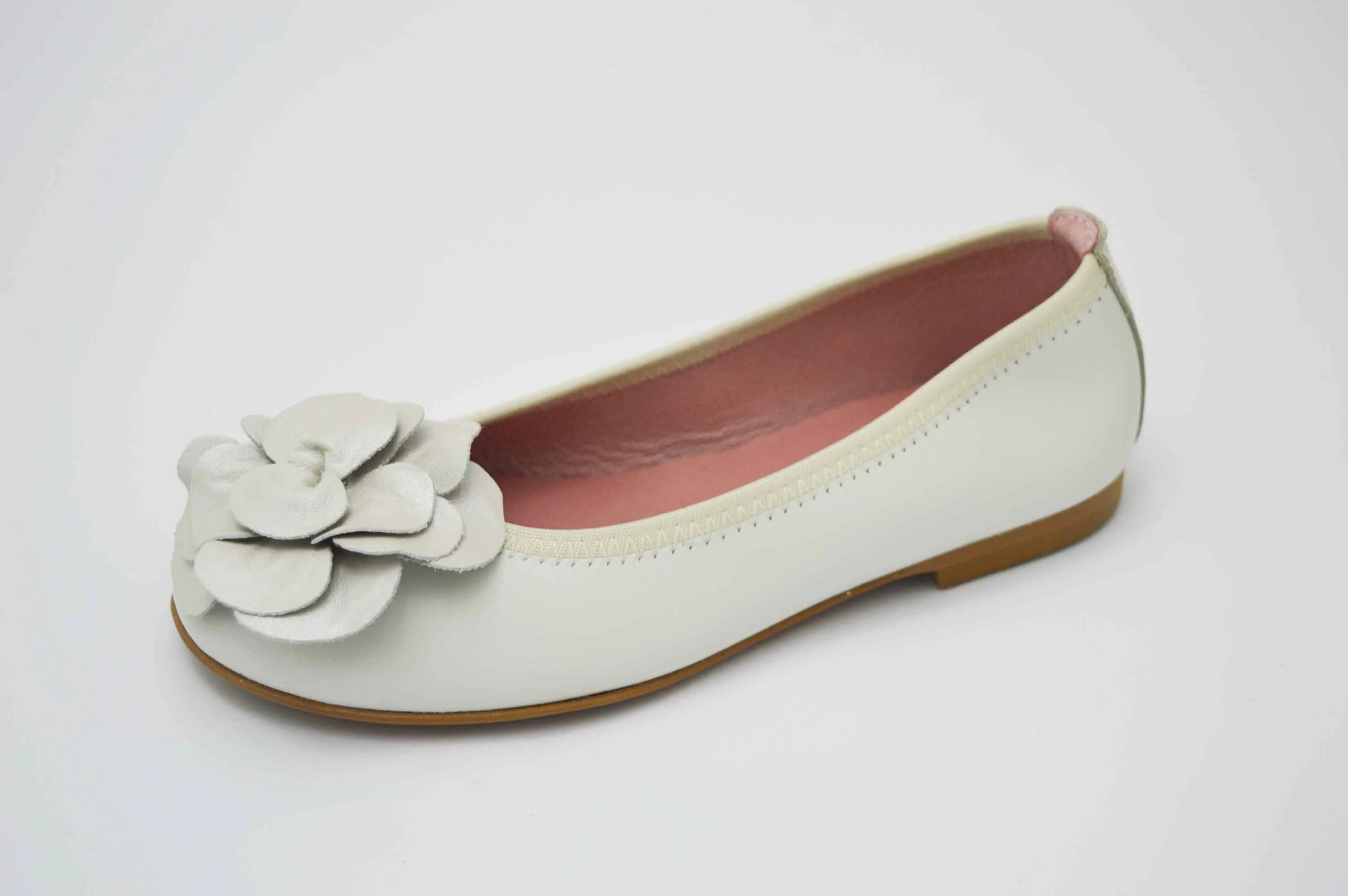 Bailarinas beige con adornos flor
