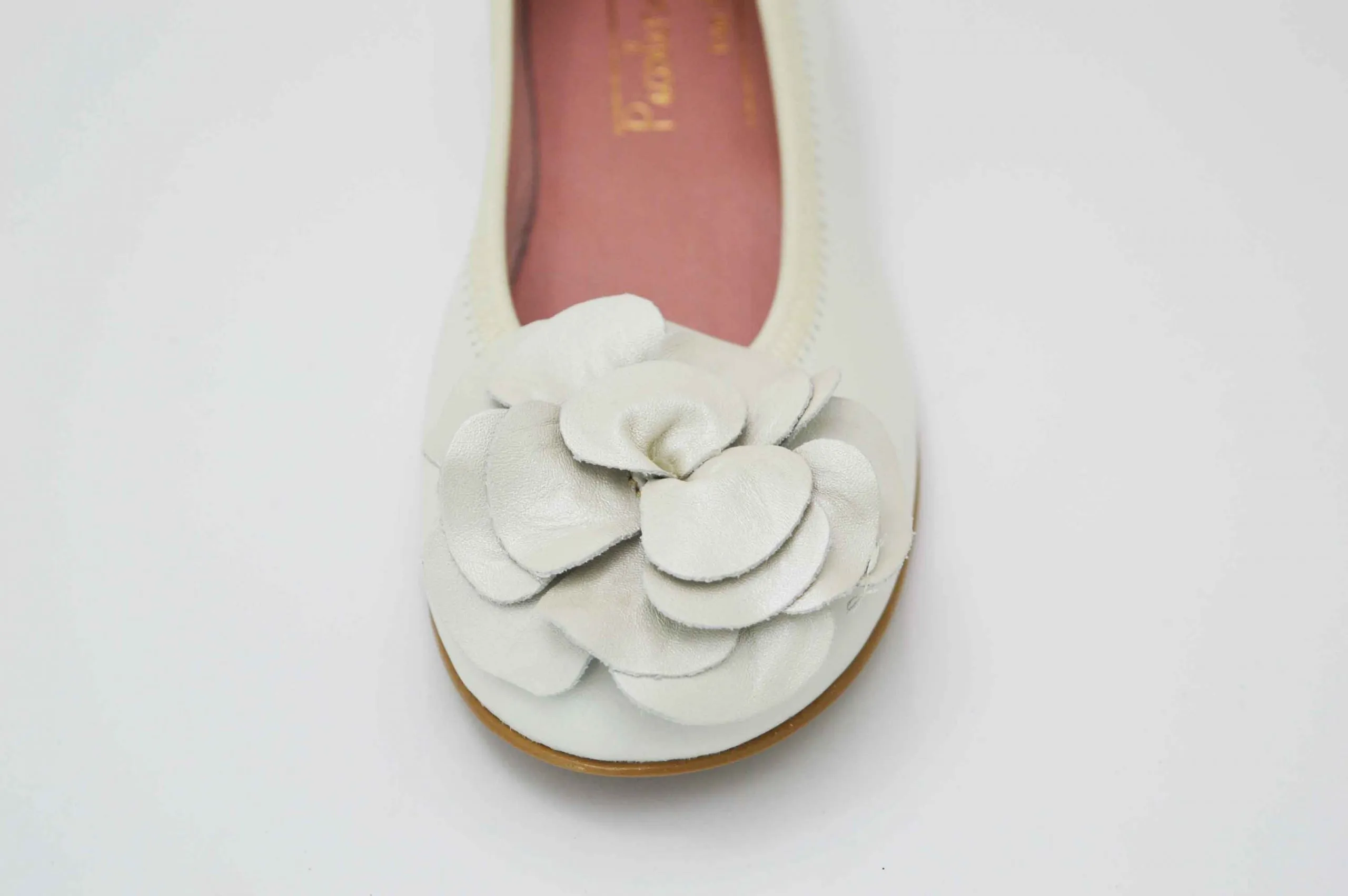 Bailarinas beige con adornos flor