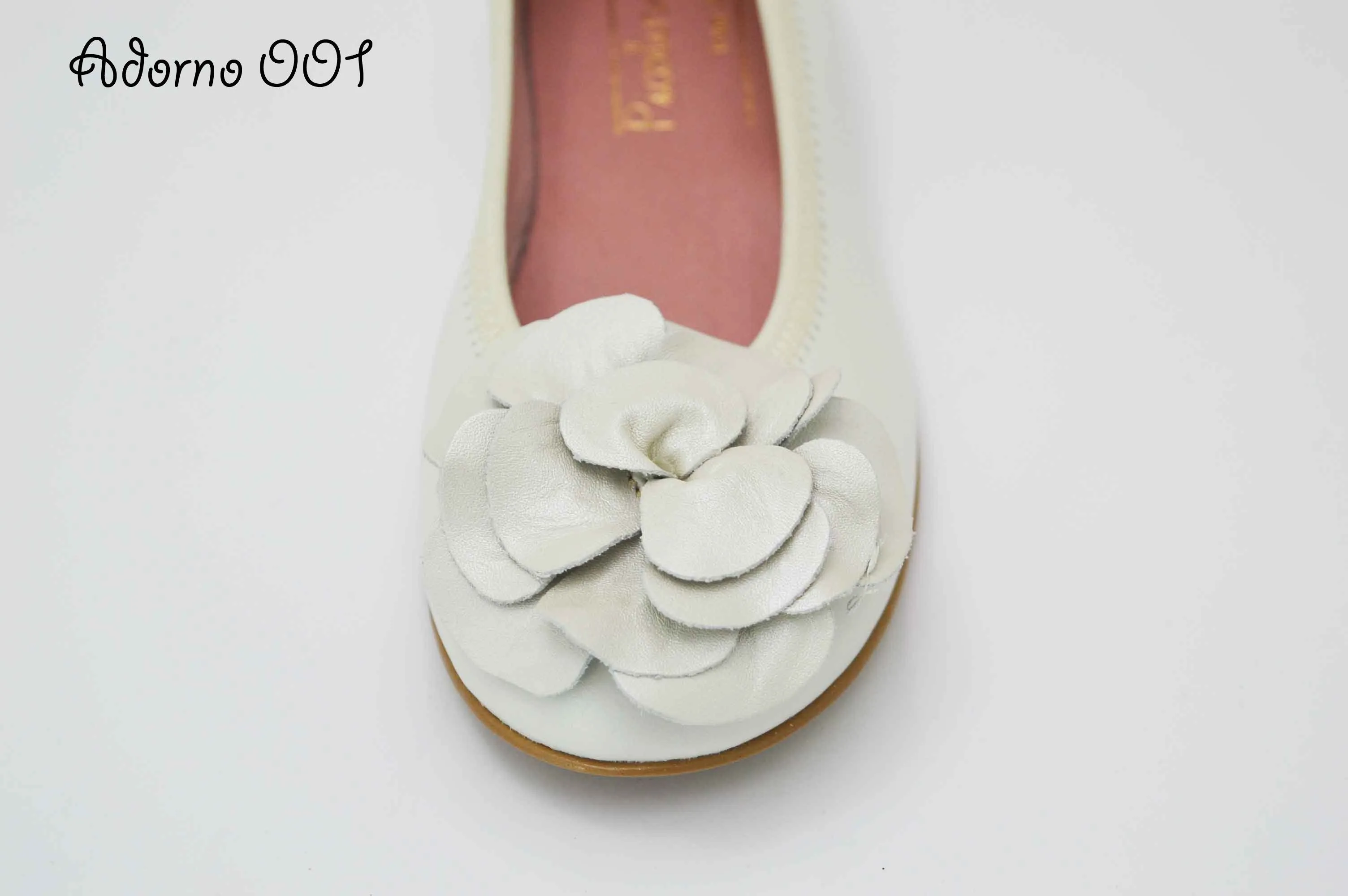 Bailarinas beige con adornos flor
