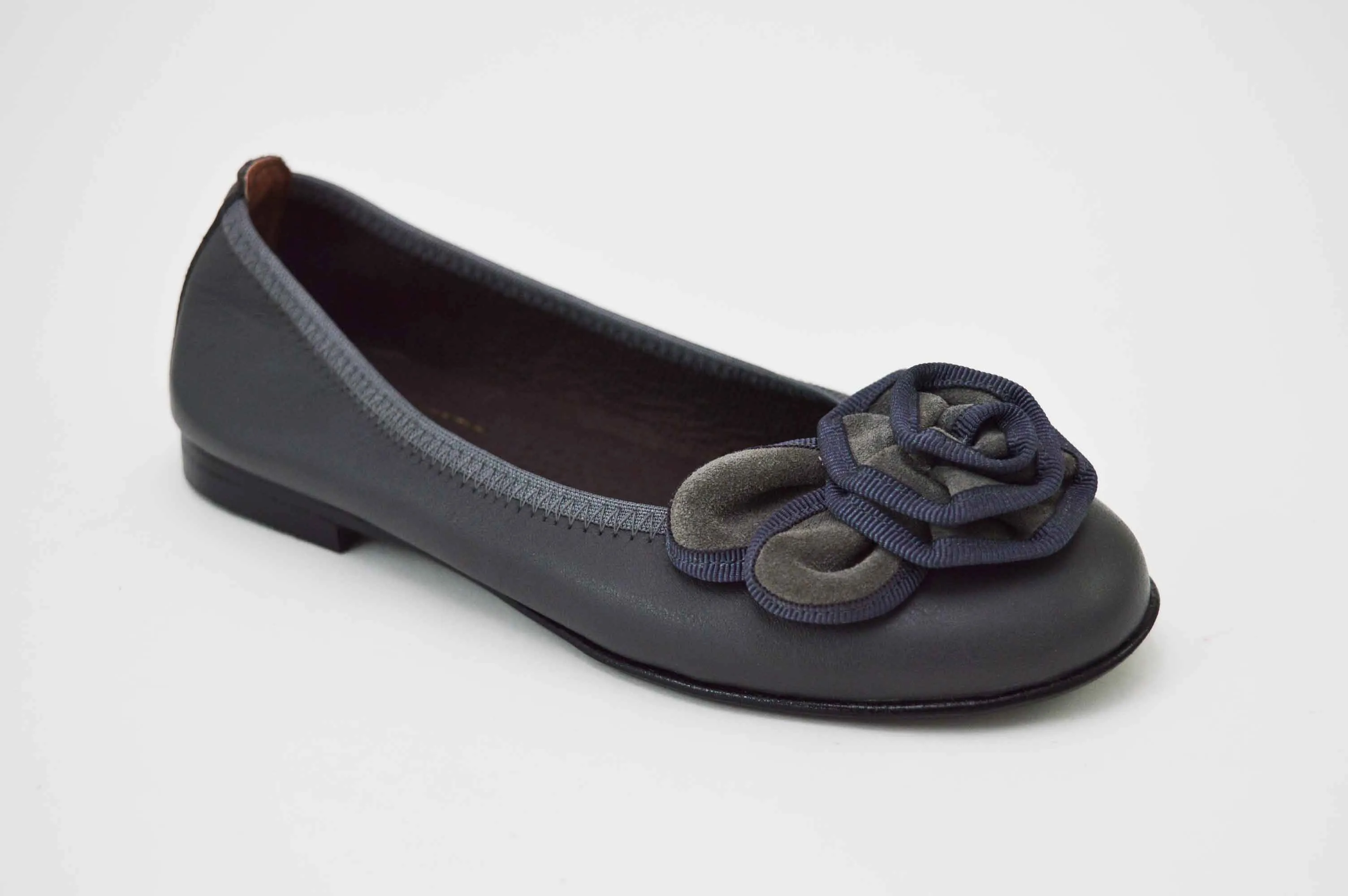 Bailarinas gris con adornos