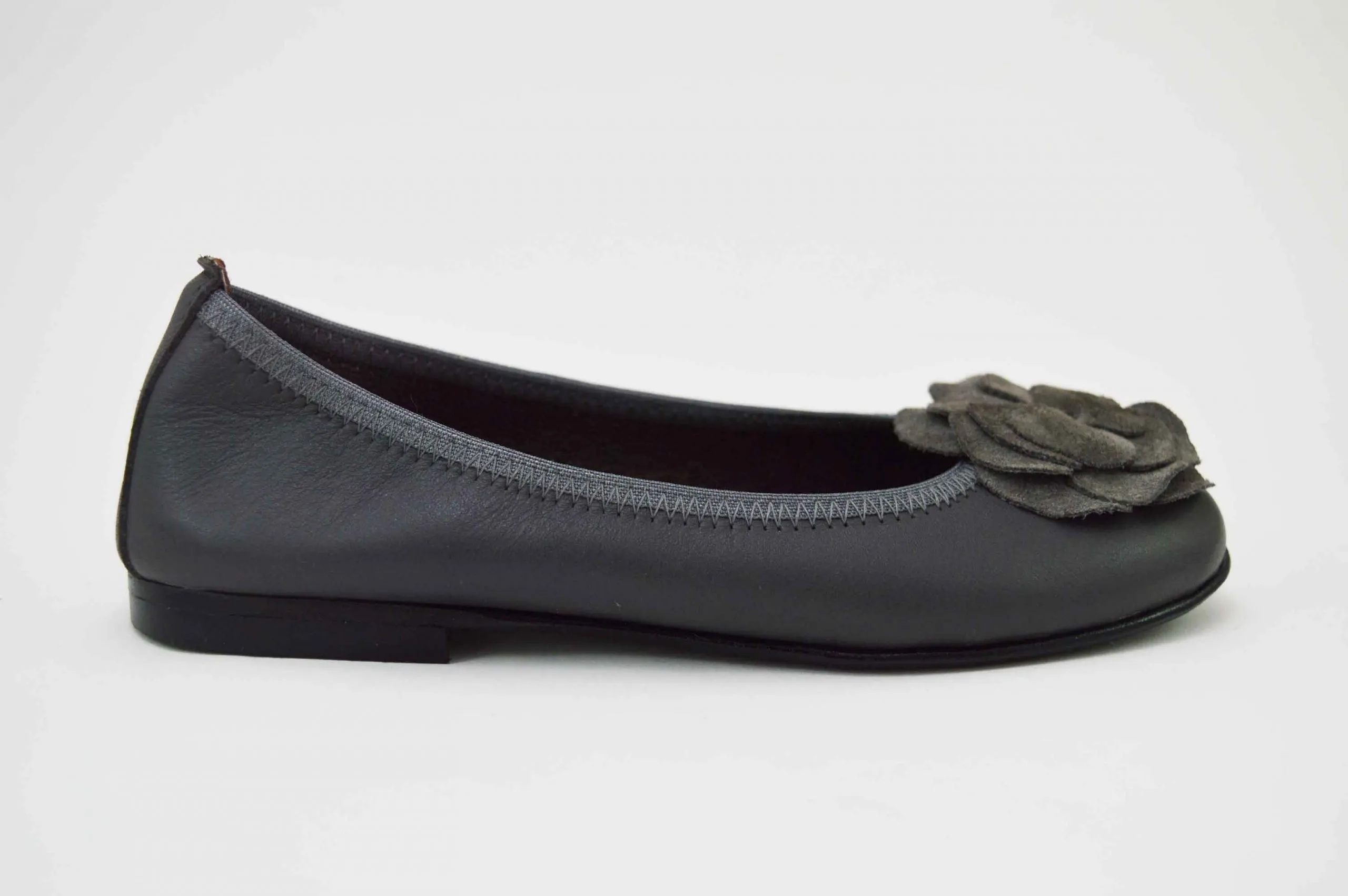Bailarinas gris con adornos