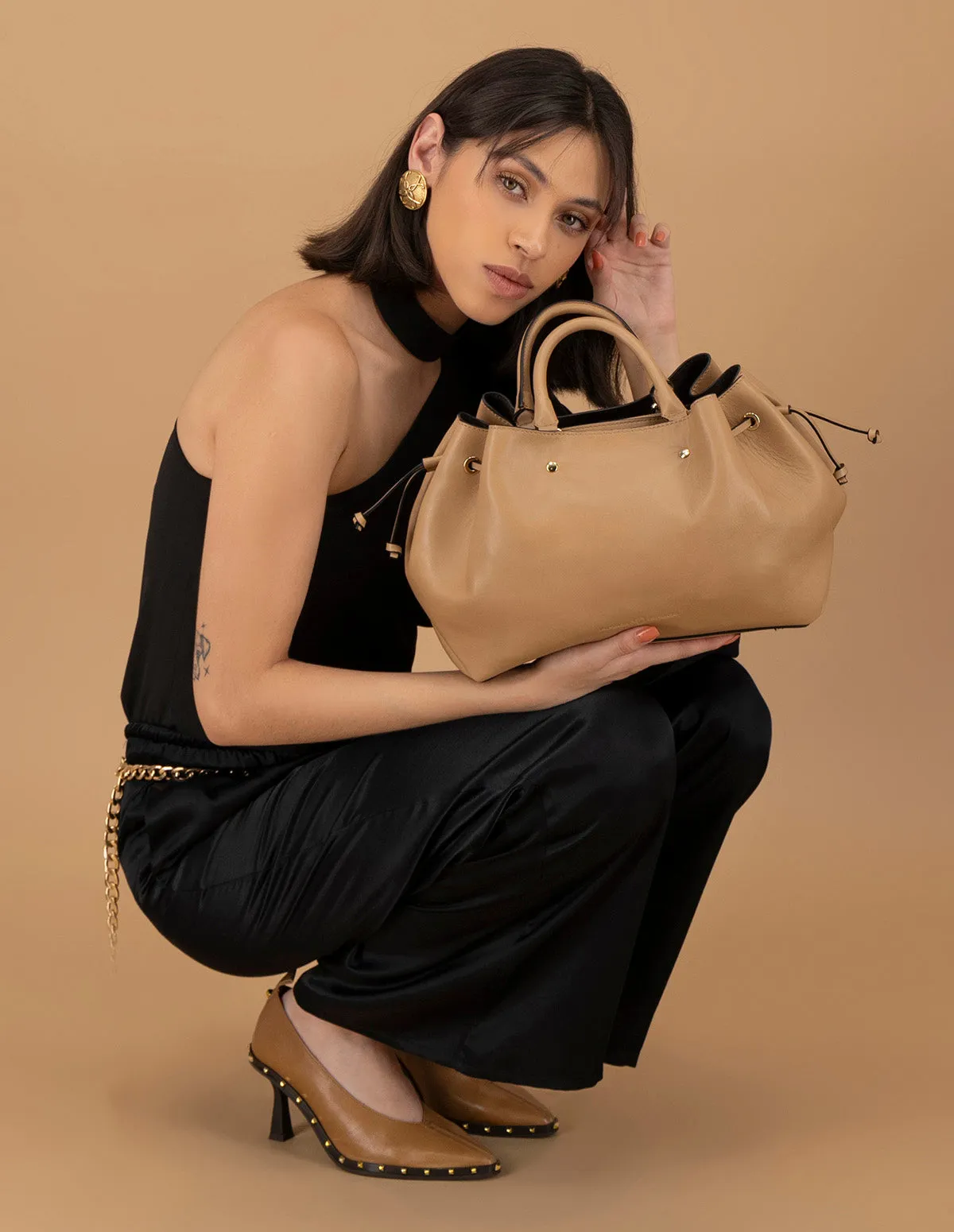 Bolso de mano de piel napa para mujer color cuero
