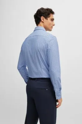 Camisa slim fit en material técnico elástico estampado