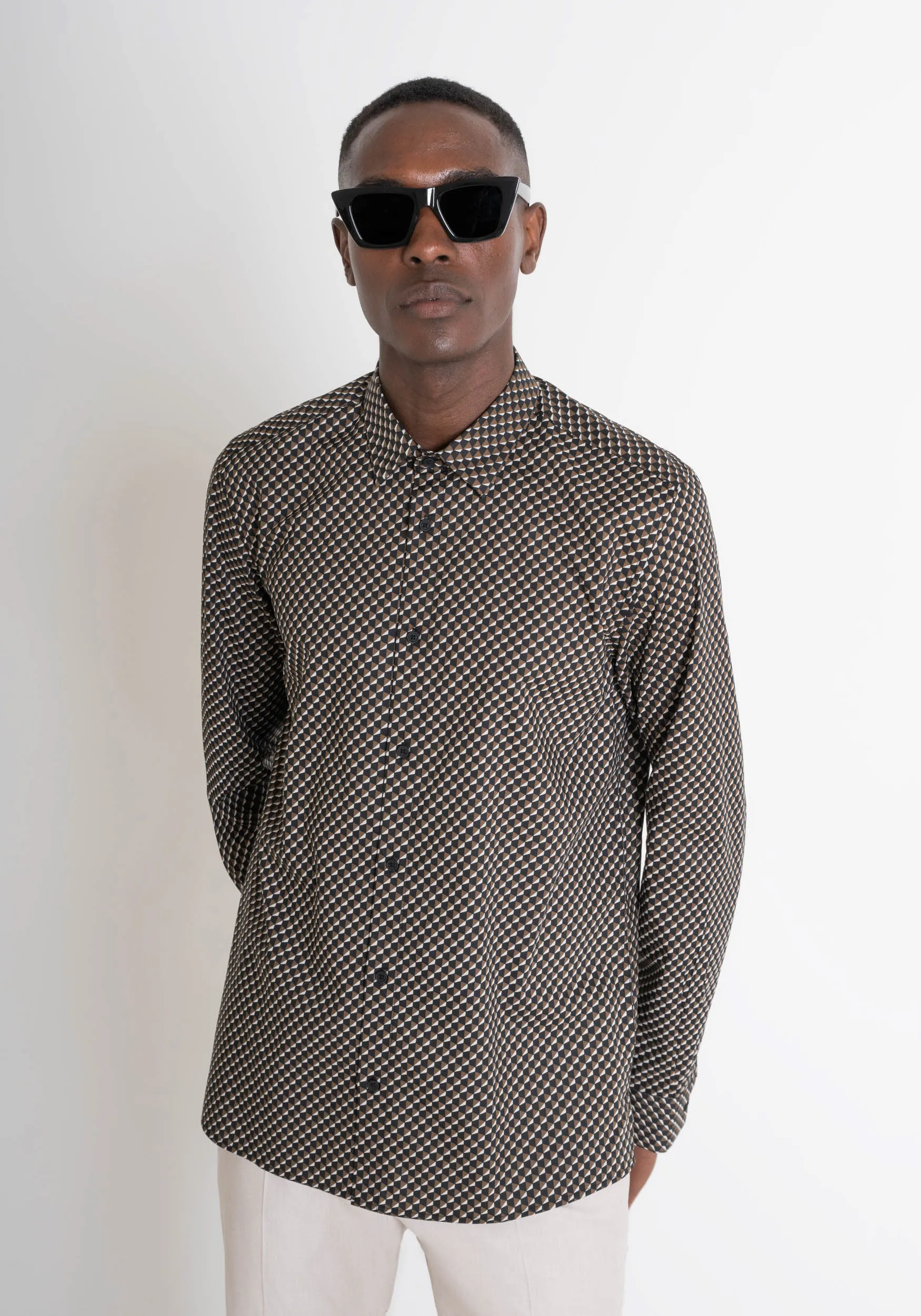 CAMISA «BARCELLONA» REGULAR FIT CON CORTE RECTO DE ALGODÓN CON MICROESTAMPADO