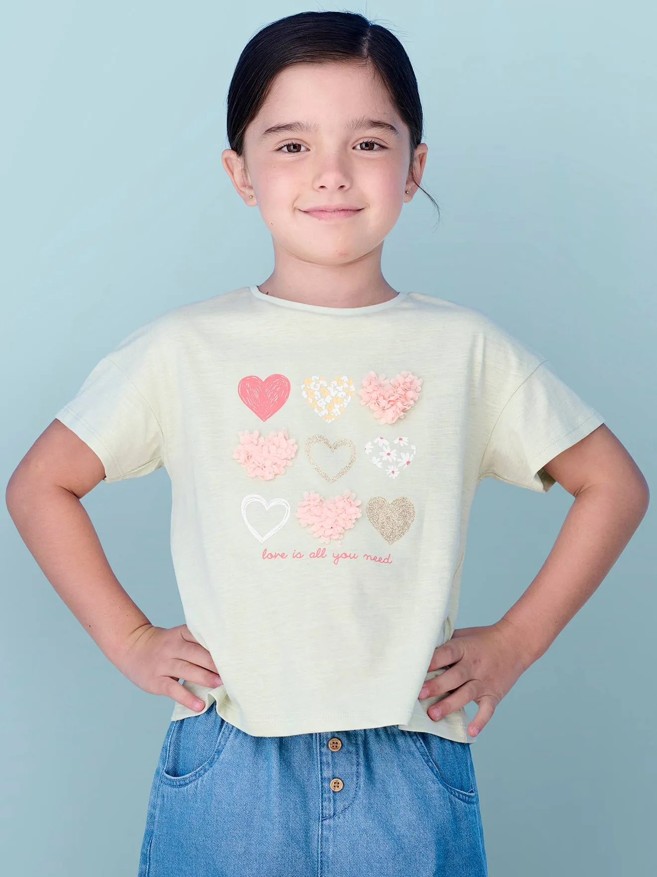 Camiseta con motivo con flecos y detalles irisados para niña