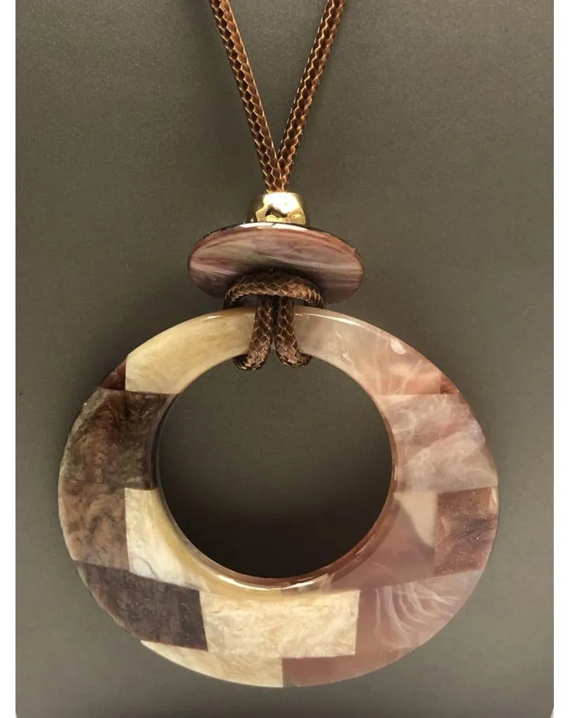 COLLARES LARGOS MUJER CON VISTOSO COLGANTE TONOS CARAMELO