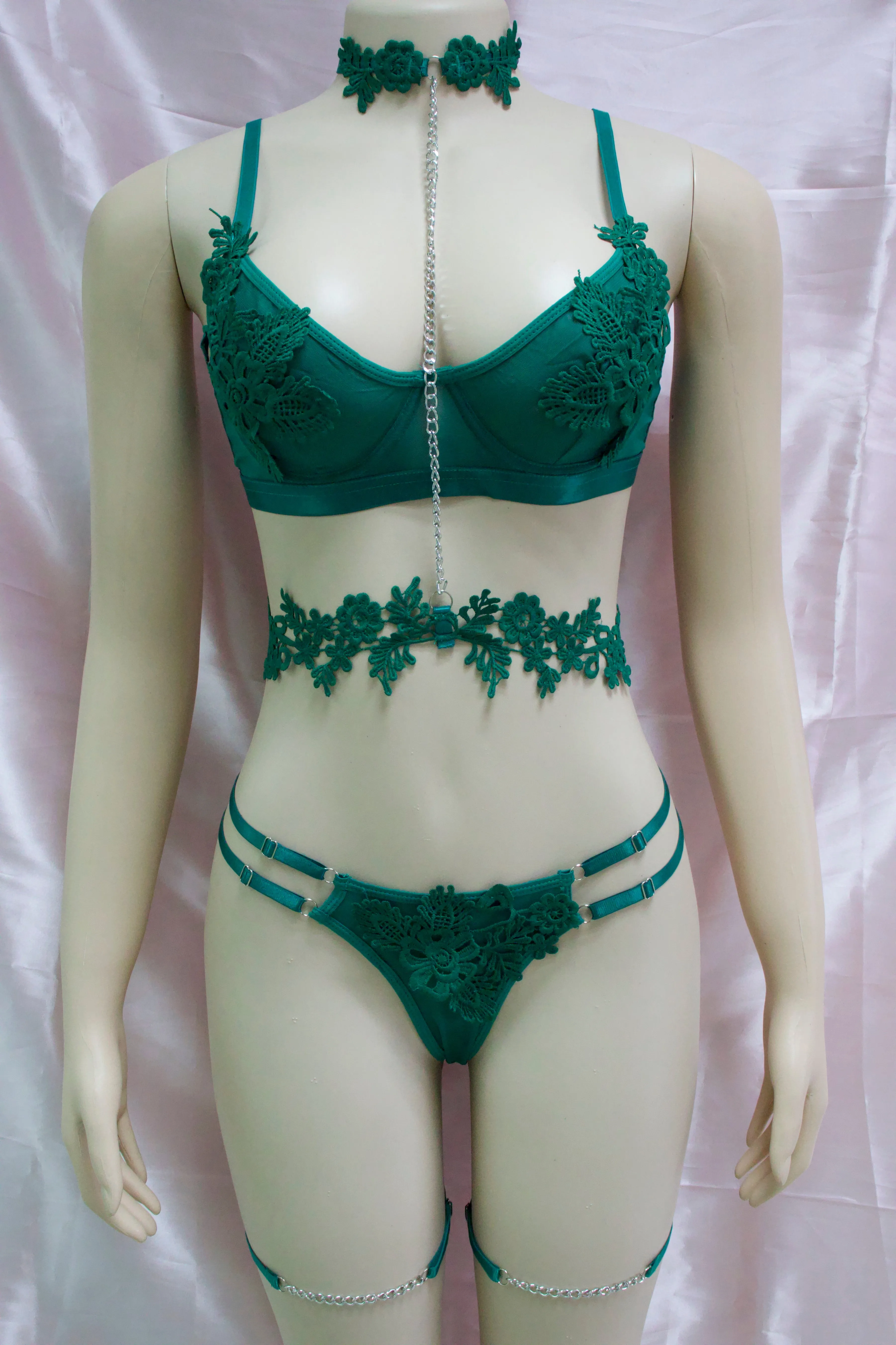 COORDINADO 3 PIEZAS MESH Y FLORES BORDADAS QX6636
