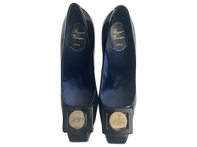 Hebilla de metal con punta cuadrada Roger Vivier en charol negro 