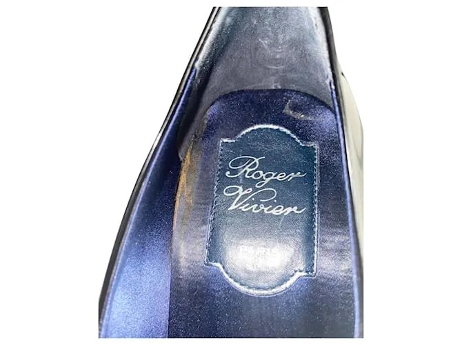 Hebilla de metal con punta cuadrada Roger Vivier en charol negro 