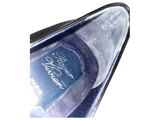 Hebilla de metal con punta cuadrada Roger Vivier en charol negro 