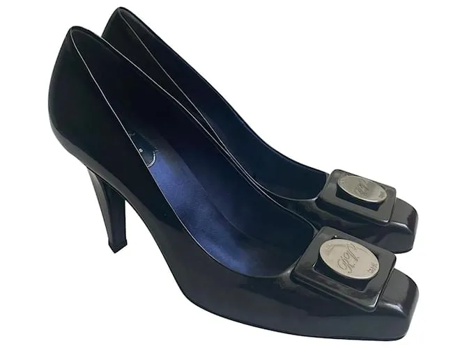 Hebilla de metal con punta cuadrada Roger Vivier en charol negro 