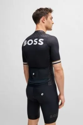Maillot de entrenamiento BOSS x ASSOS con parte delantera transpirable y de secado rápido