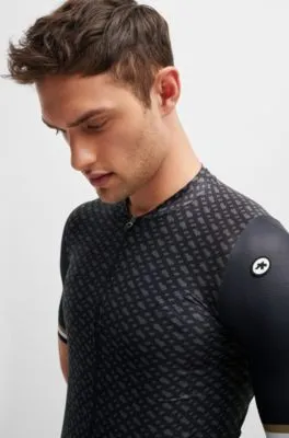 Maillot de entrenamiento BOSS x ASSOS con parte delantera transpirable y de secado rápido