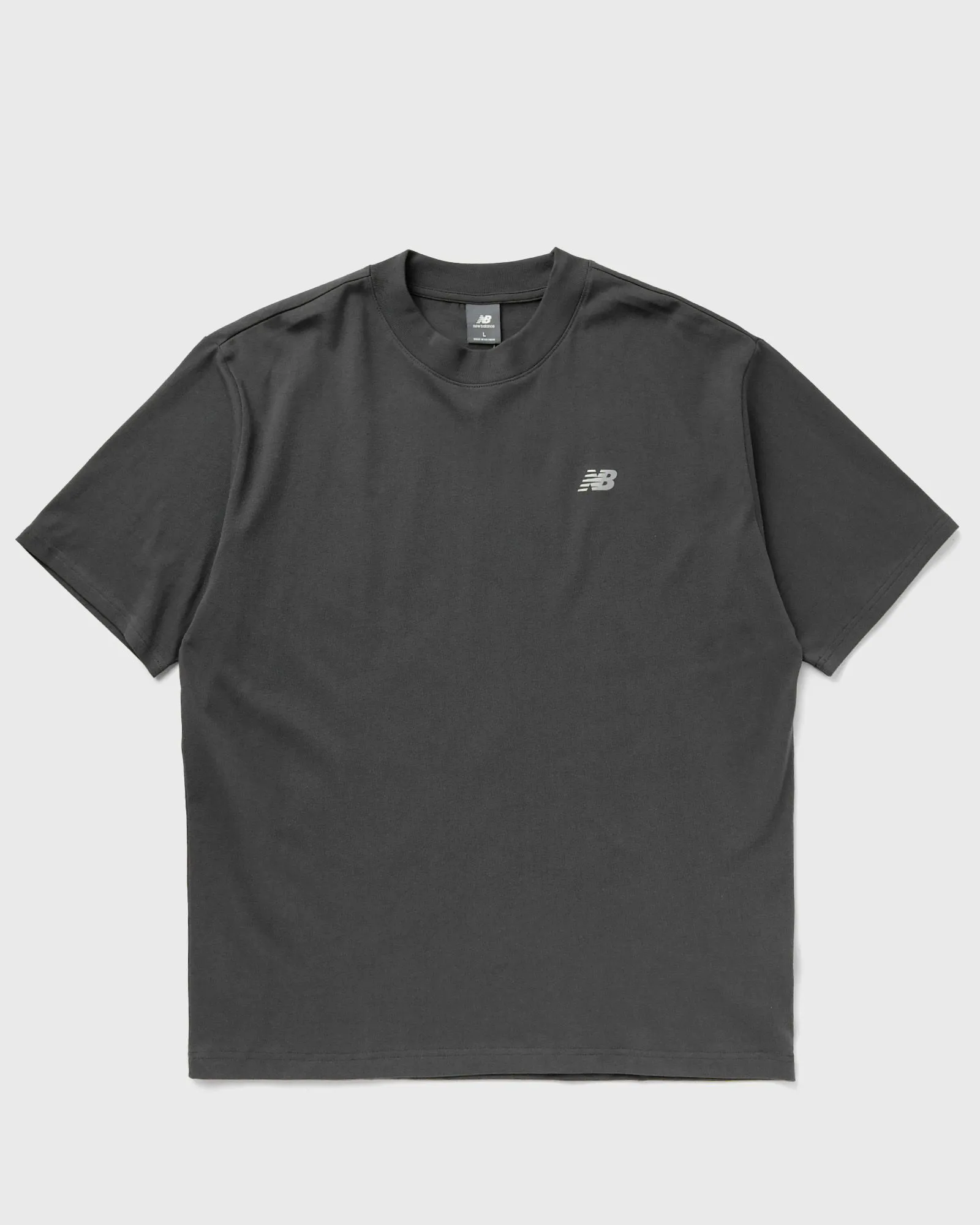 NEW BALANCE SHIFTED OVERSIZED TSHIRT