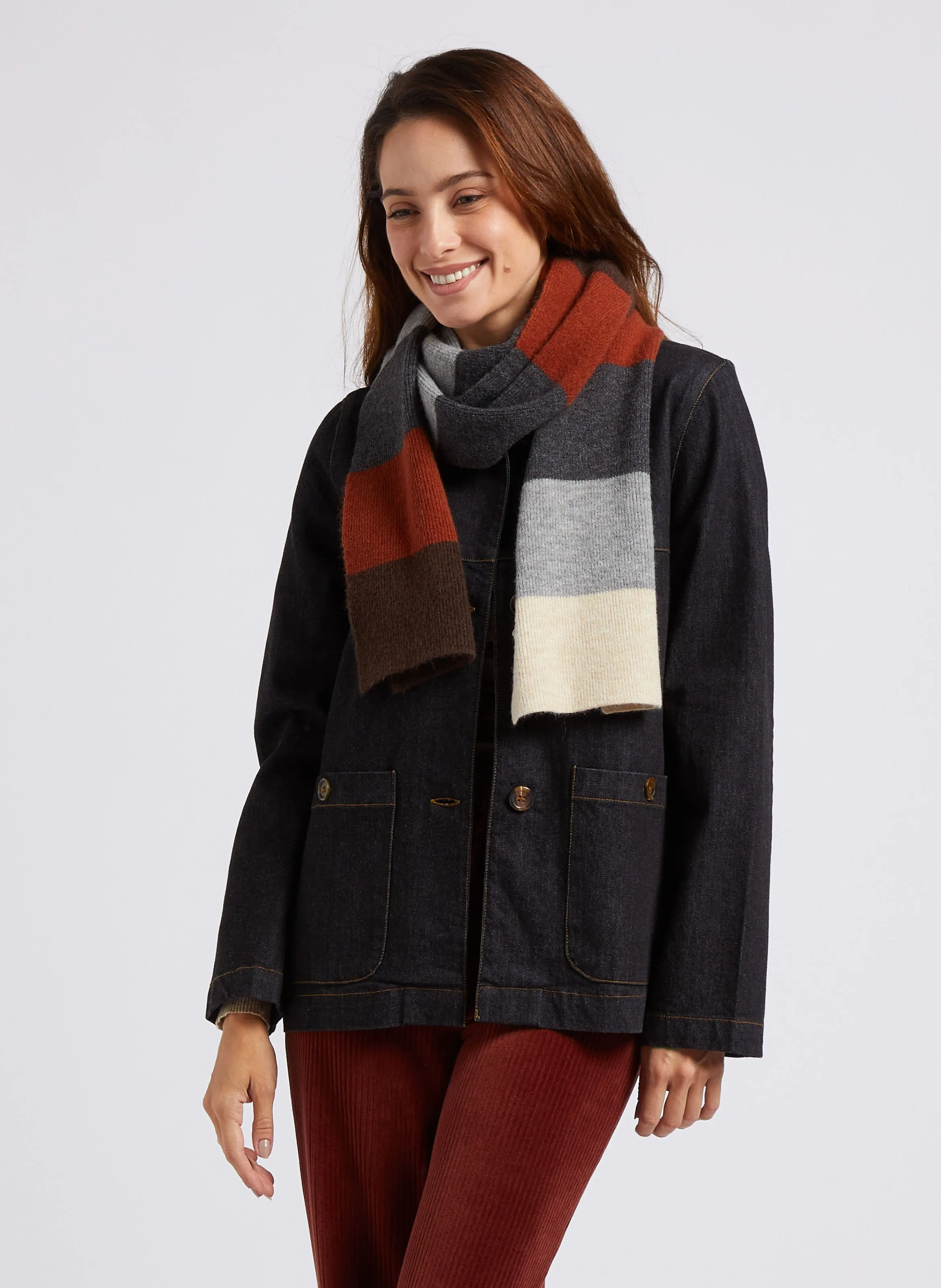 NICE THINGS Bufanda rectangular a rayas en gris