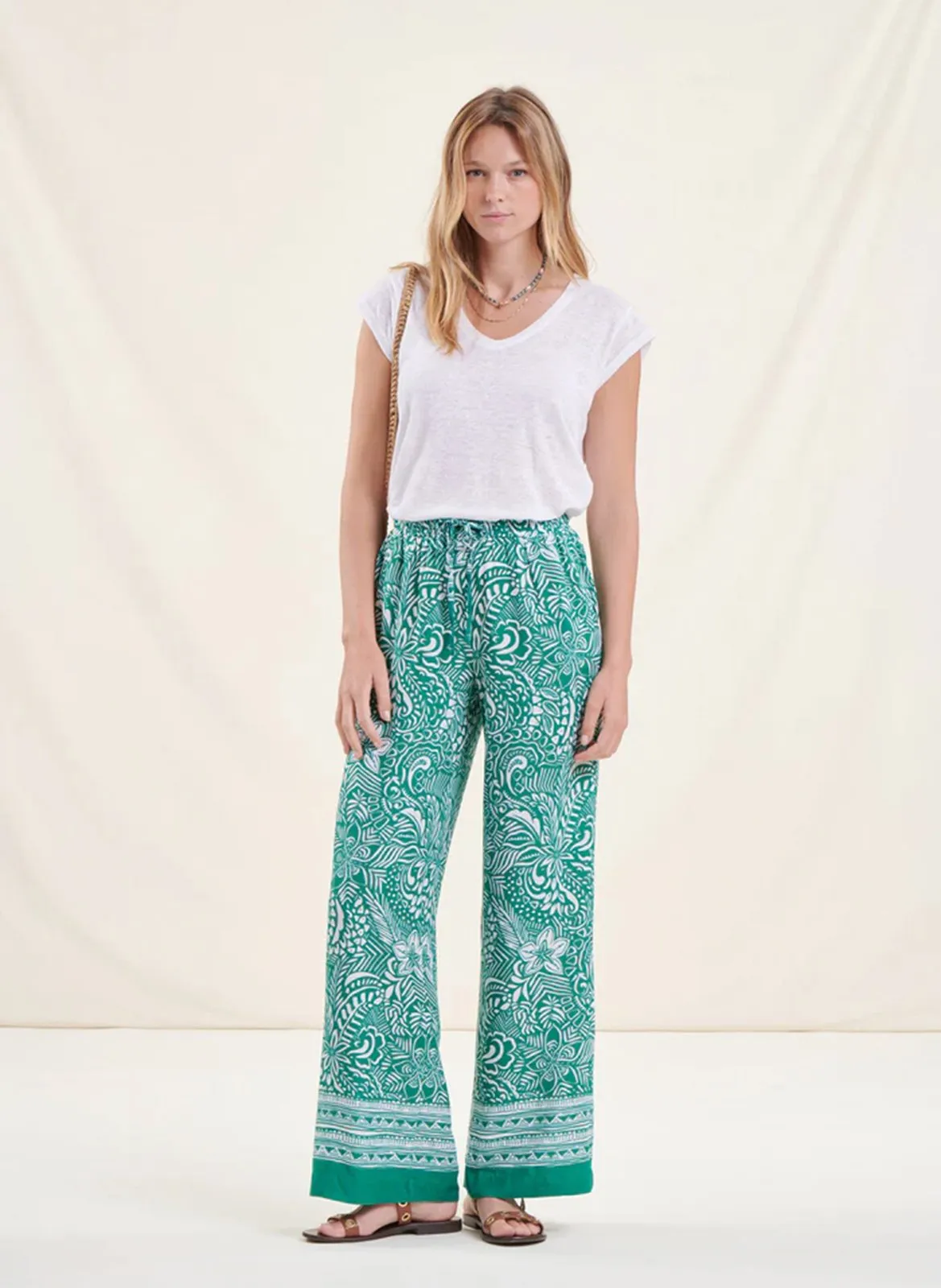 Pantalón ancho estampado en verde