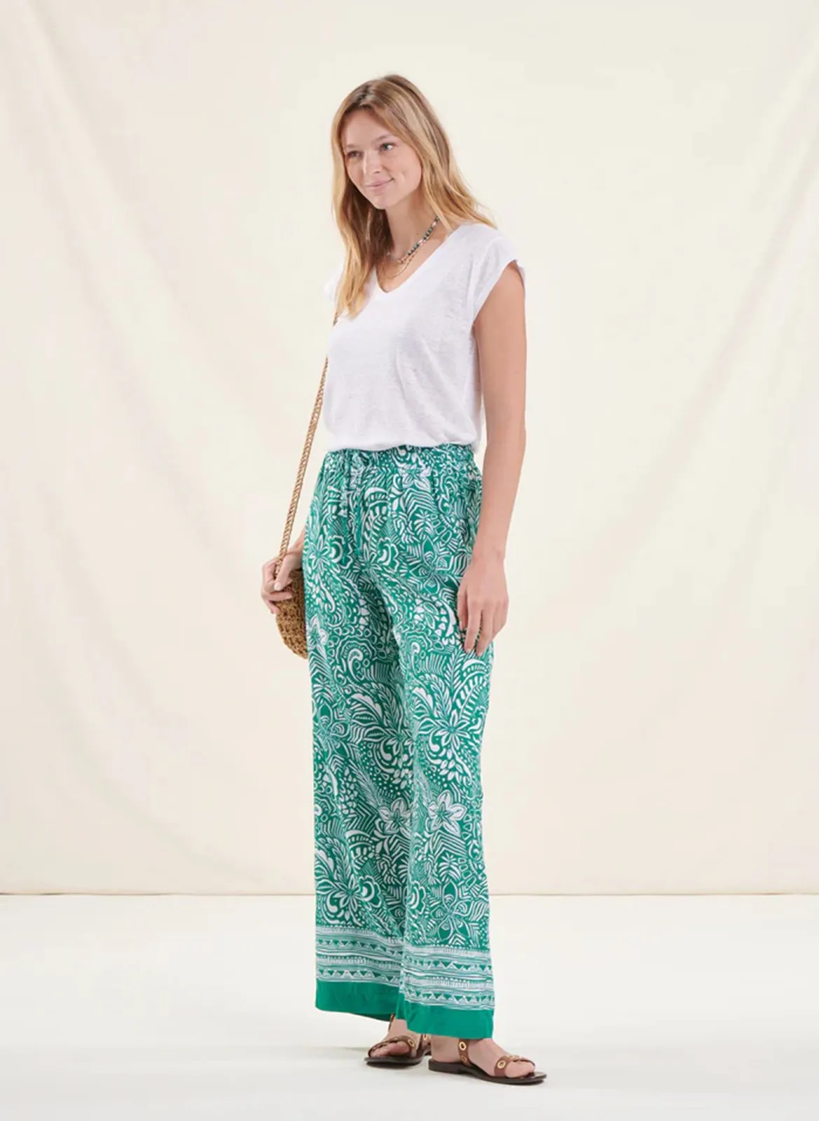 Pantalón ancho estampado en verde