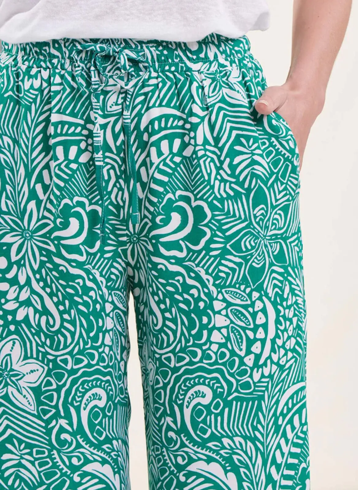 Pantalón ancho estampado en verde