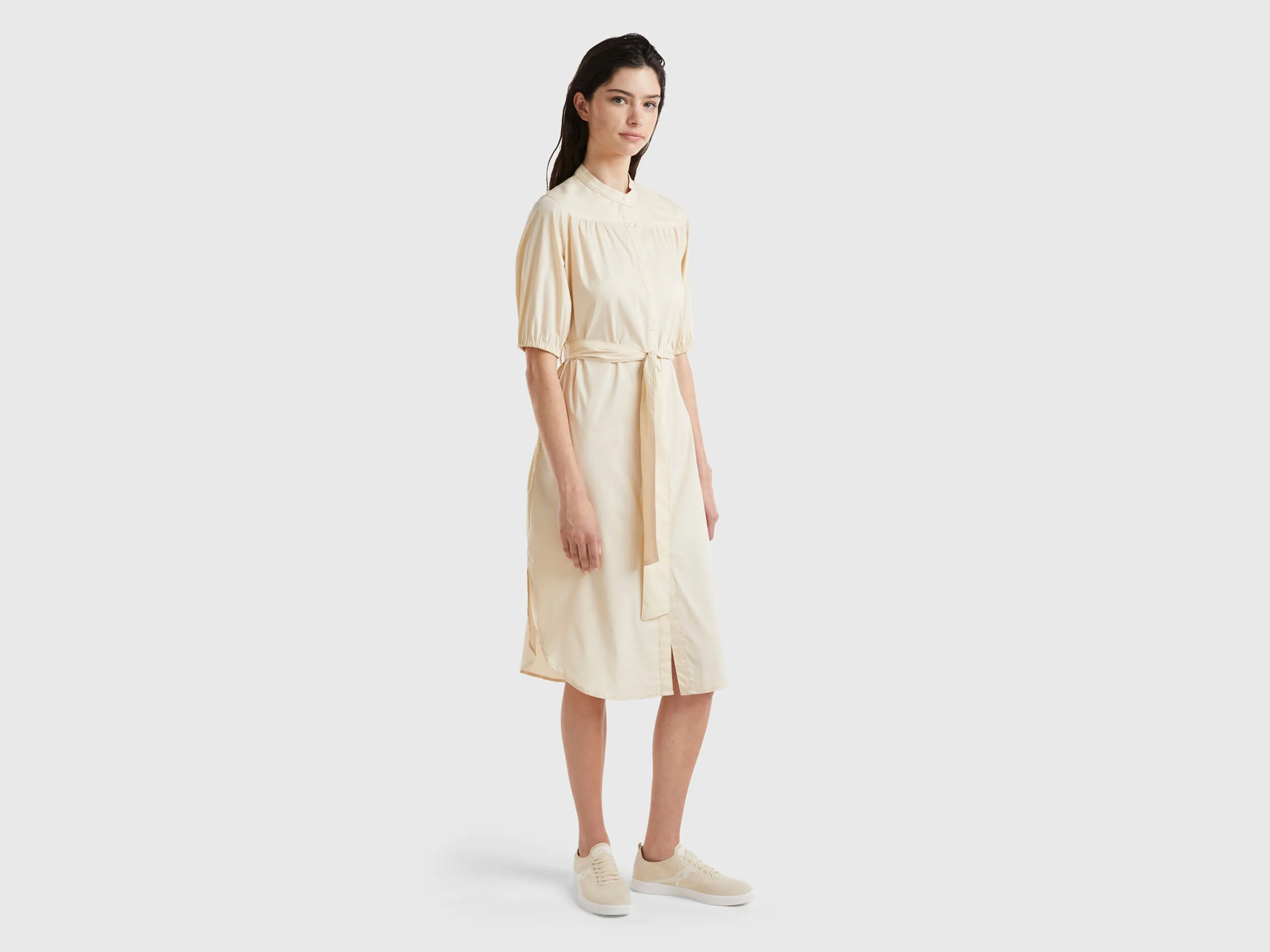 Vestido camisero midi con fajín