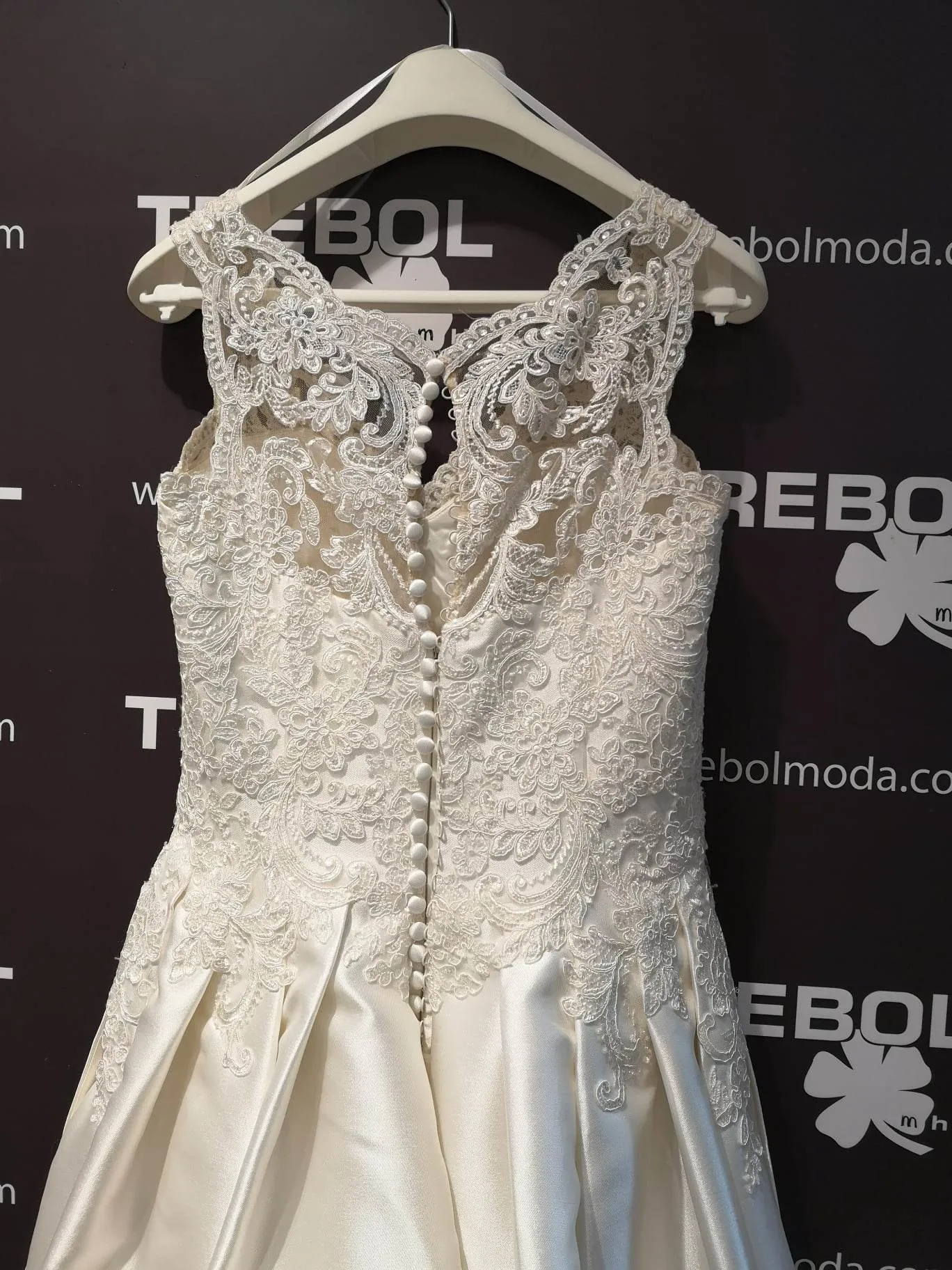 Vestido de novia con falda de volumen