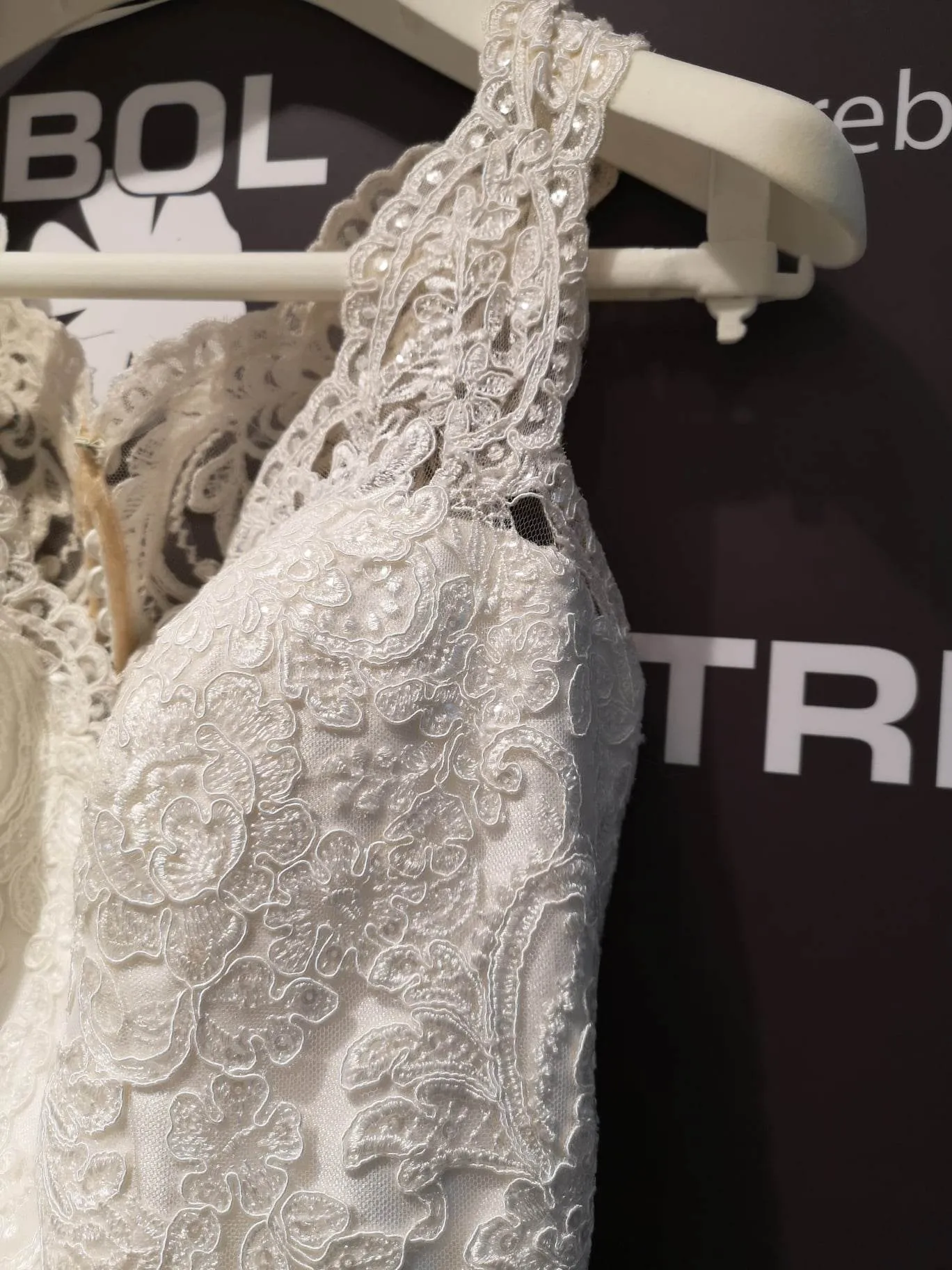 Vestido de novia con falda de volumen